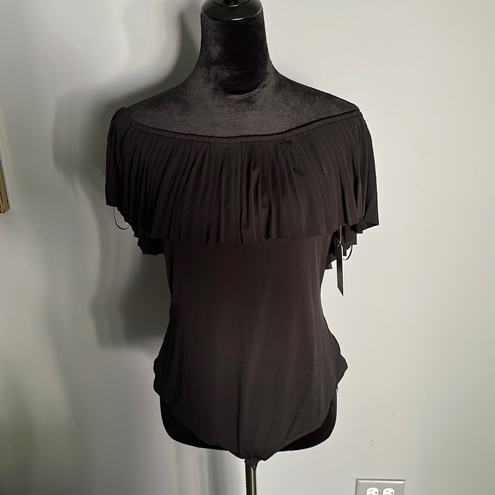 🖤GUESS NWT black off the shoulder bodysuit